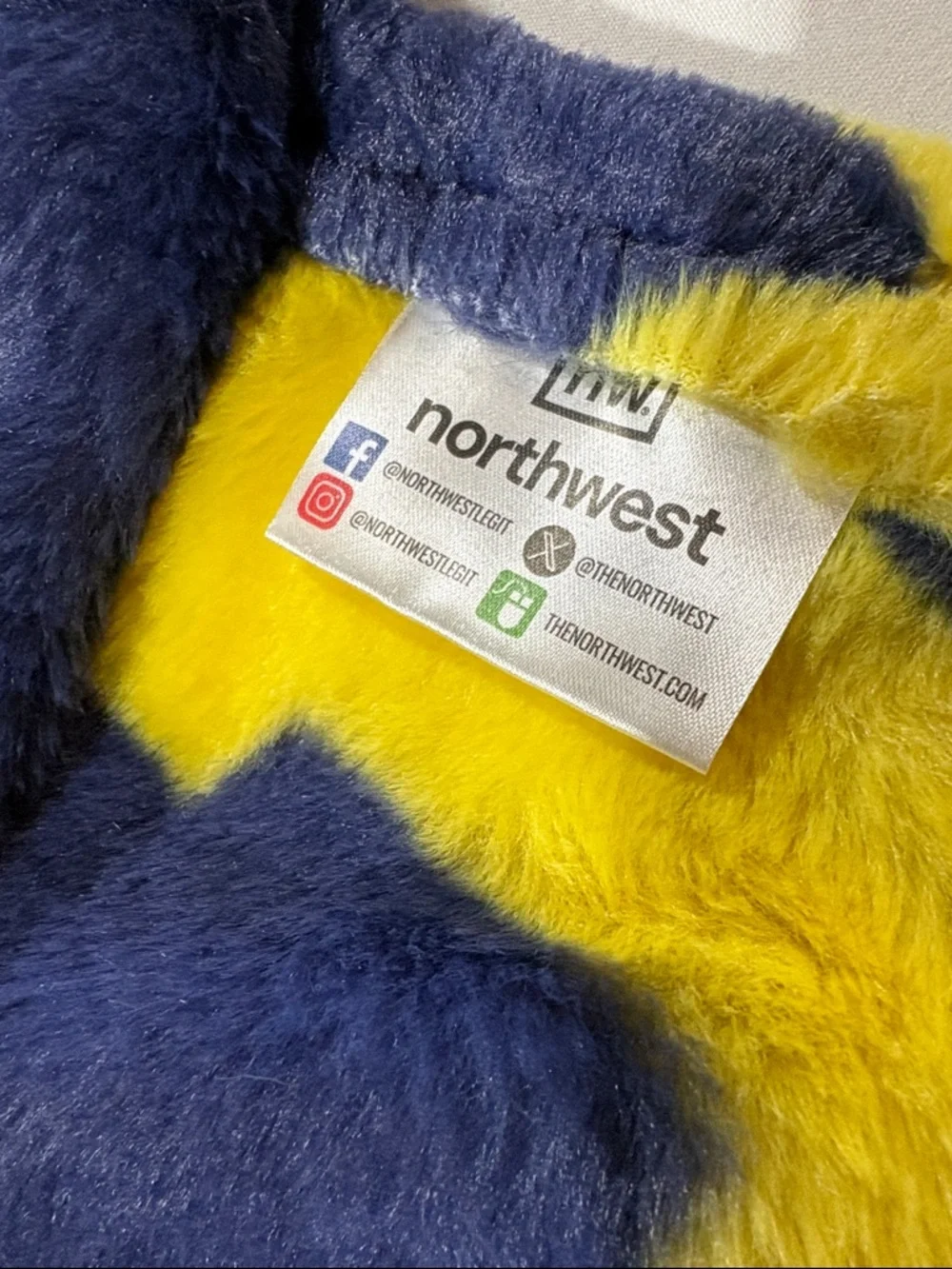 University of Michigan Collegiate Faux Fur Plush Throw Blanket 60” x 70” L nwt
